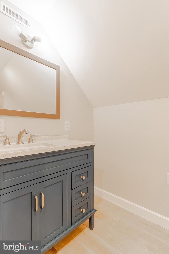 13302 POINT PLEASANT DR, FAIRFAX, Virginia 22033, 4 Bedrooms Bedrooms, 6 Rooms Rooms,2 BathroomsBathrooms,Residential,For sale,13302 POINT PLEASANT DR,VAFX2233046 MLS # VAFX2233046