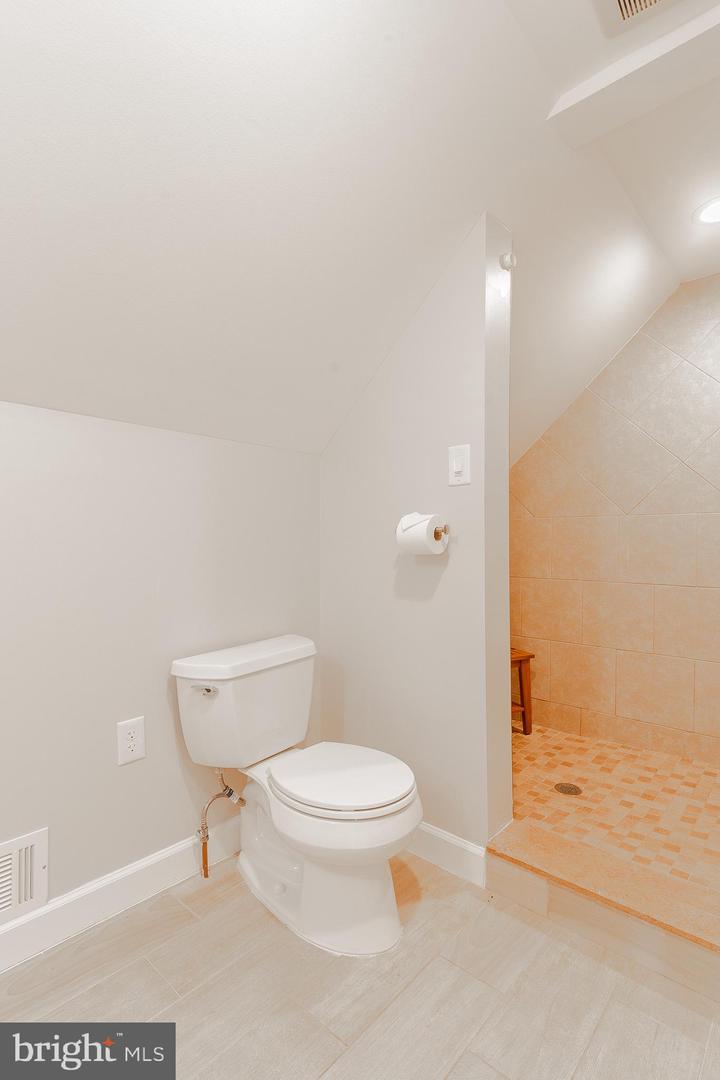 13302 POINT PLEASANT DR, FAIRFAX, Virginia 22033, 4 Bedrooms Bedrooms, 6 Rooms Rooms,2 BathroomsBathrooms,Residential,For sale,13302 POINT PLEASANT DR,VAFX2233046 MLS # VAFX2233046