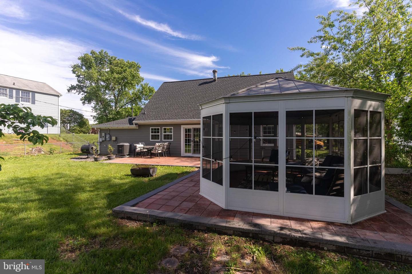 13302 POINT PLEASANT DR, FAIRFAX, Virginia 22033, 4 Bedrooms Bedrooms, 6 Rooms Rooms,2 BathroomsBathrooms,Residential,For sale,13302 POINT PLEASANT DR,VAFX2233046 MLS # VAFX2233046