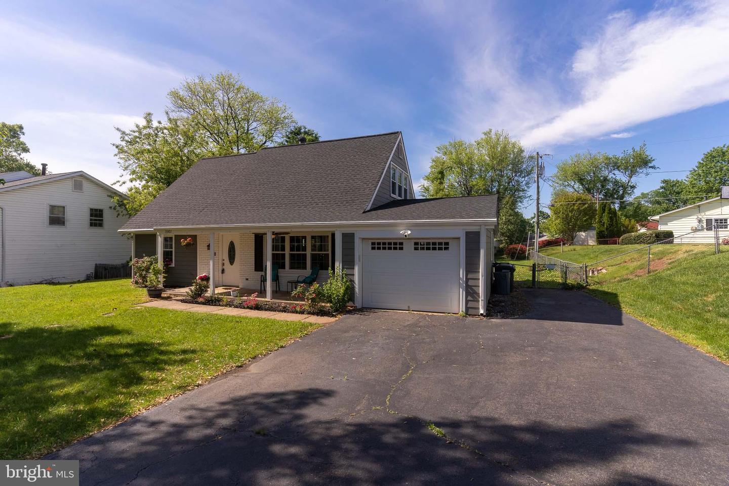 13302 POINT PLEASANT DR, FAIRFAX, Virginia 22033, 4 Bedrooms Bedrooms, 6 Rooms Rooms,2 BathroomsBathrooms,Residential,For sale,13302 POINT PLEASANT DR,VAFX2233046 MLS # VAFX2233046