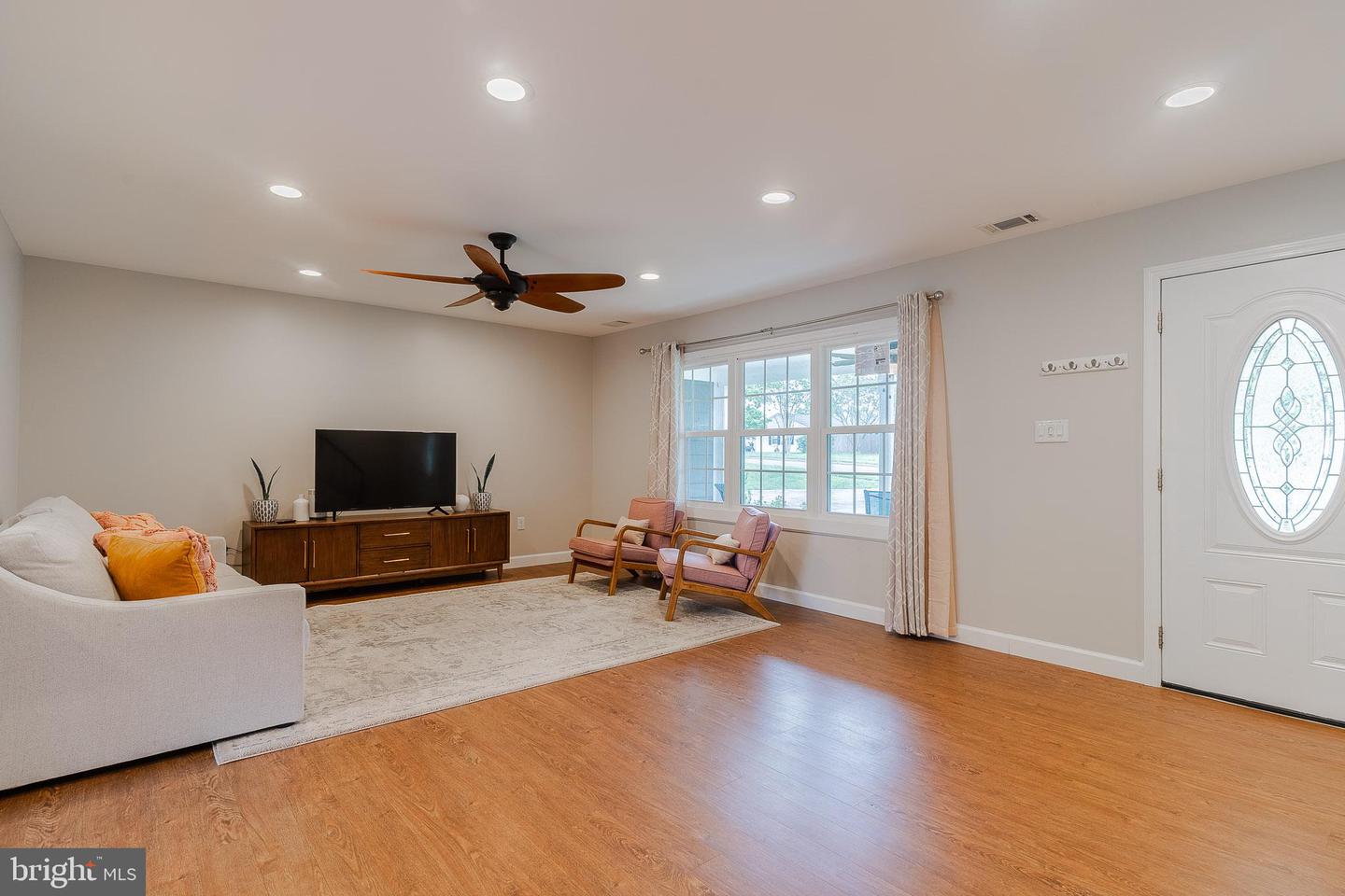 13302 POINT PLEASANT DR, FAIRFAX, Virginia 22033, 4 Bedrooms Bedrooms, 6 Rooms Rooms,2 BathroomsBathrooms,Residential,For sale,13302 POINT PLEASANT DR,VAFX2233046 MLS # VAFX2233046