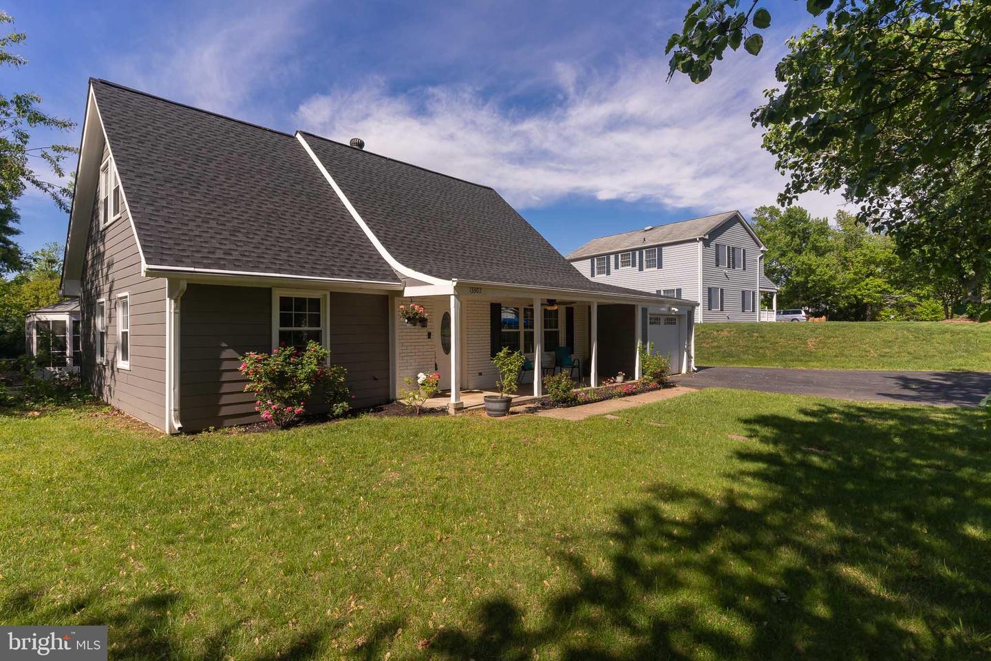 13302 POINT PLEASANT DR, FAIRFAX, Virginia 22033, 4 Bedrooms Bedrooms, 6 Rooms Rooms,2 BathroomsBathrooms,Residential,For sale,13302 POINT PLEASANT DR,VAFX2233046 MLS # VAFX2233046