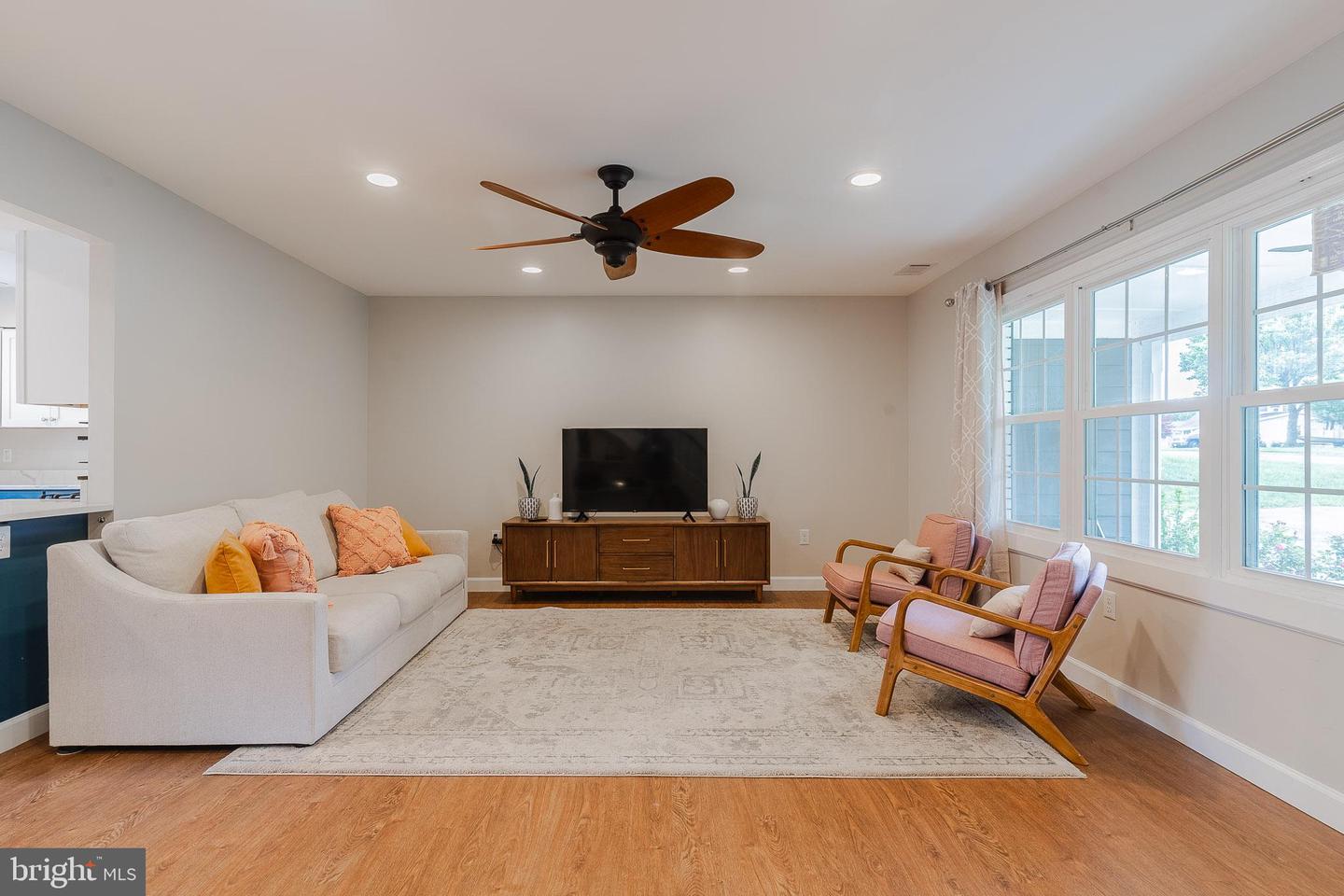 13302 POINT PLEASANT DR, FAIRFAX, Virginia 22033, 4 Bedrooms Bedrooms, 6 Rooms Rooms,2 BathroomsBathrooms,Residential,For sale,13302 POINT PLEASANT DR,VAFX2233046 MLS # VAFX2233046