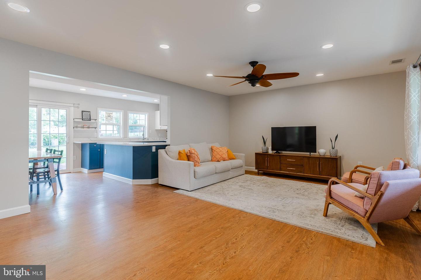 13302 POINT PLEASANT DR, FAIRFAX, Virginia 22033, 4 Bedrooms Bedrooms, 6 Rooms Rooms,2 BathroomsBathrooms,Residential,For sale,13302 POINT PLEASANT DR,VAFX2233046 MLS # VAFX2233046