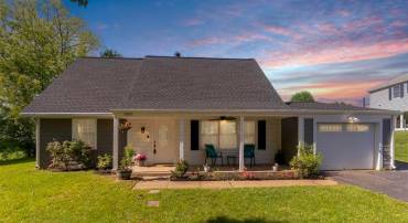 13302 POINT PLEASANT DR, FAIRFAX, Virginia 22033, 4 Bedrooms Bedrooms, 6 Rooms Rooms,2 BathroomsBathrooms,Residential,For sale,13302 POINT PLEASANT DR,VAFX2233046 MLS # VAFX2233046