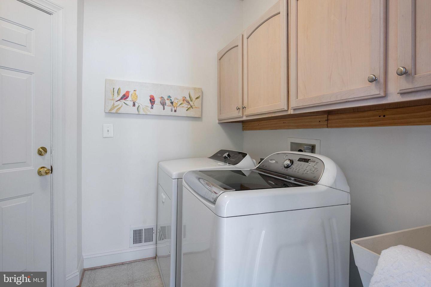 7018 HIGHLAND MEADOWS CT, ALEXANDRIA, Virginia 22315, 5 Bedrooms Bedrooms, ,4 BathroomsBathrooms,Residential,For sale,7018 HIGHLAND MEADOWS CT,VAFX2232812 MLS # VAFX2232812