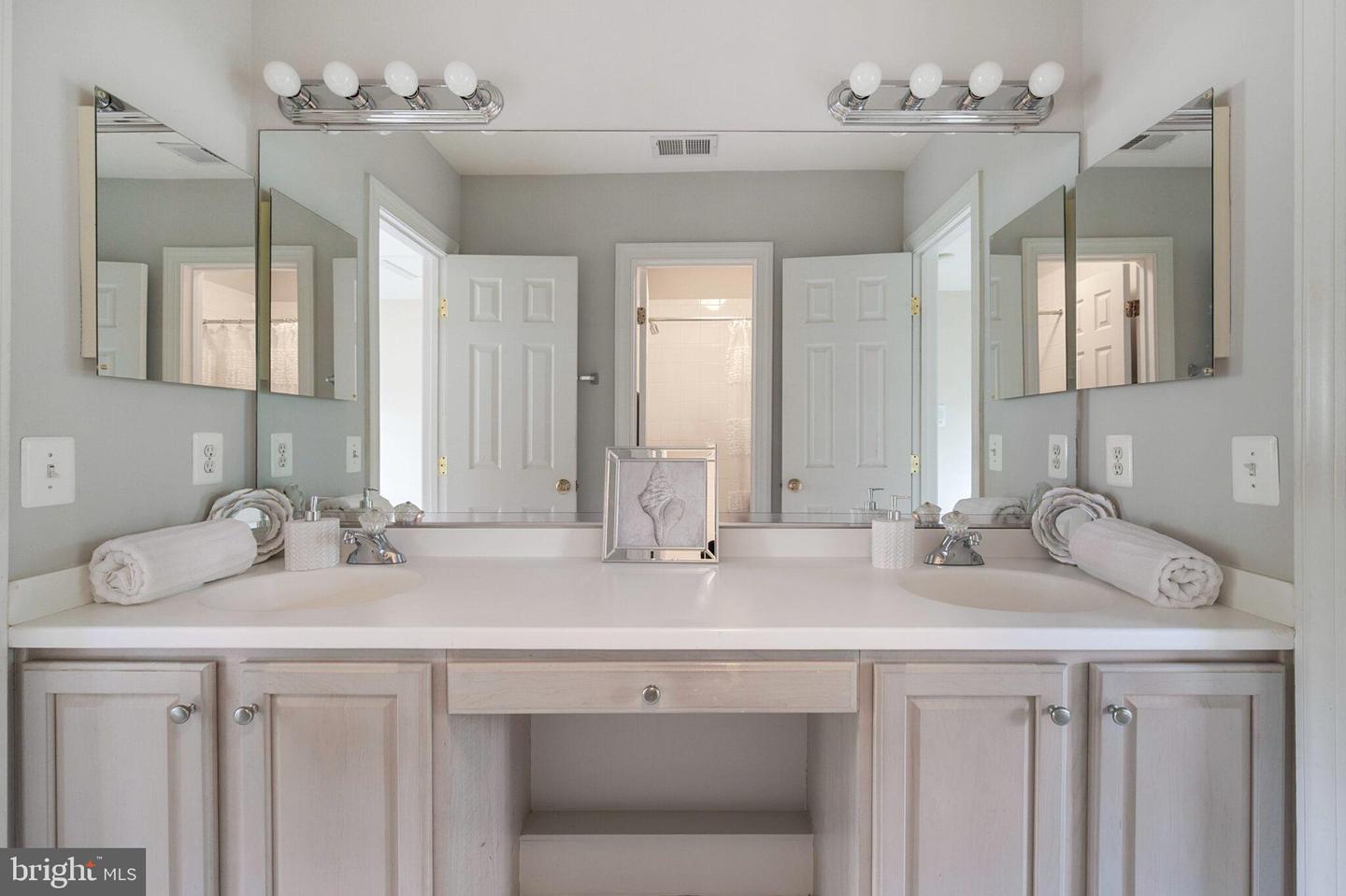 7018 HIGHLAND MEADOWS CT, ALEXANDRIA, Virginia 22315, 5 Bedrooms Bedrooms, ,4 BathroomsBathrooms,Residential,For sale,7018 HIGHLAND MEADOWS CT,VAFX2232812 MLS # VAFX2232812
