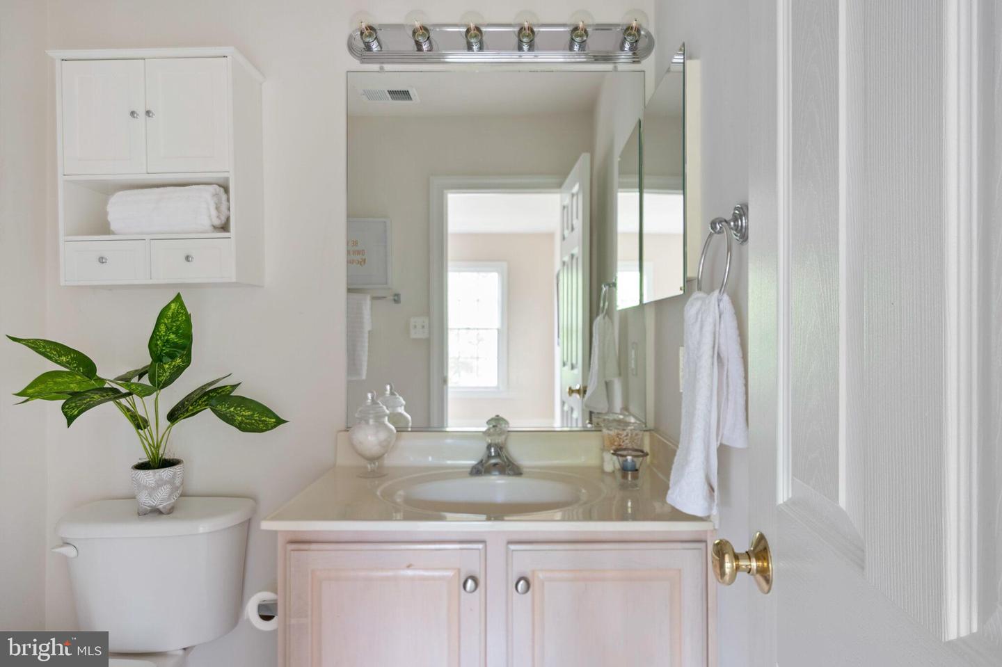 7018 HIGHLAND MEADOWS CT, ALEXANDRIA, Virginia 22315, 5 Bedrooms Bedrooms, ,4 BathroomsBathrooms,Residential,For sale,7018 HIGHLAND MEADOWS CT,VAFX2232812 MLS # VAFX2232812