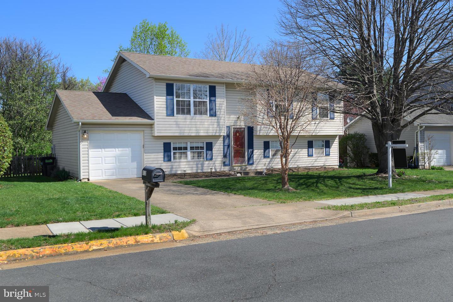 812 RUST DR NE, LEESBURG, Virginia 20176, 4 Bedrooms Bedrooms, ,2 BathroomsBathrooms,Residential,For sale,812 RUST DR NE,VALO2093256 MLS # VALO2093256