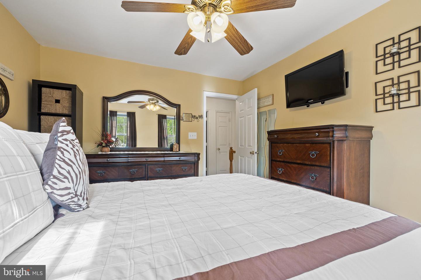 4244 DECATUR DR, WOODBRIDGE, Virginia 22193, 5 Bedrooms Bedrooms, ,3 BathroomsBathrooms,Residential,For sale,4244 DECATUR DR,VAPW2091536 MLS # VAPW2091536