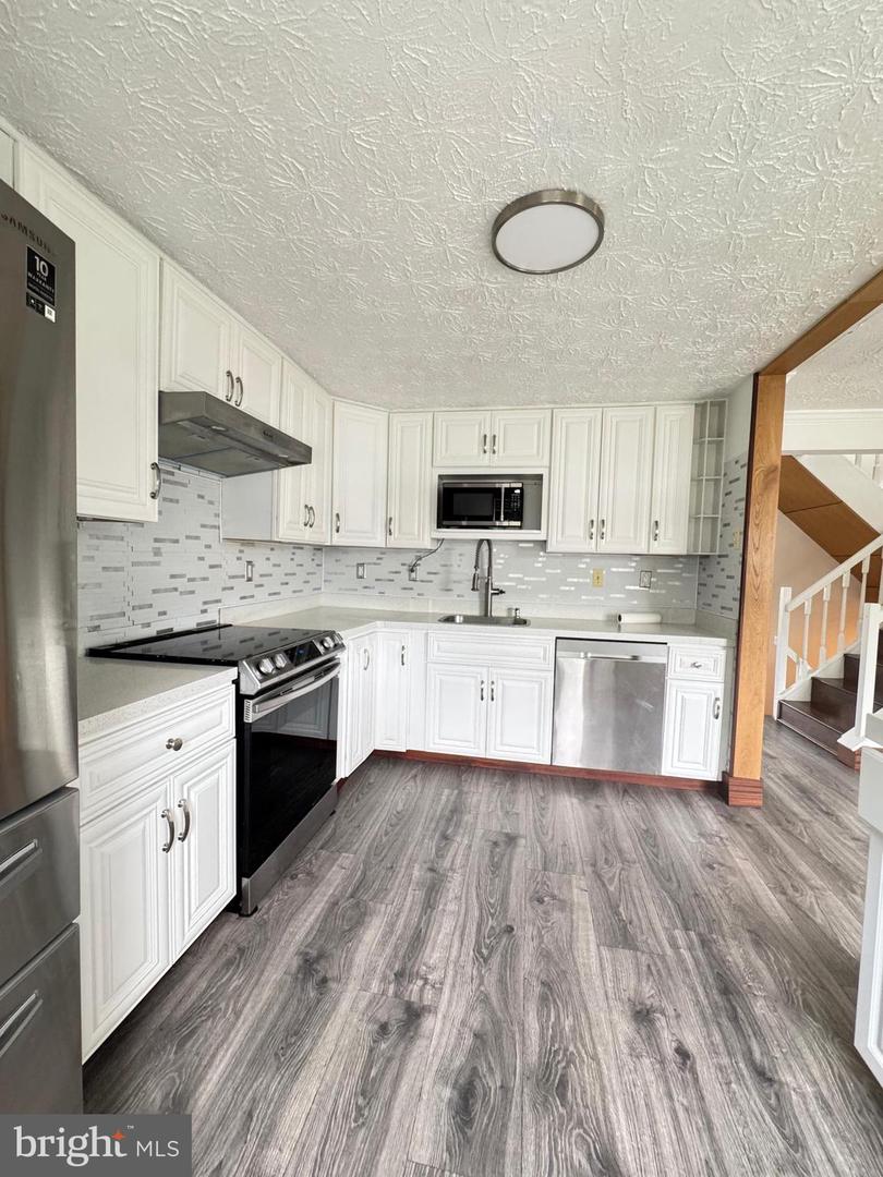 8336 CLAREMONT WOODS DR, ALEXANDRIA, Virginia 22309, 3 Bedrooms Bedrooms, ,2 BathroomsBathrooms,Residential,For sale,8336 CLAREMONT WOODS DR,VAFX2233824 MLS # VAFX2233824
