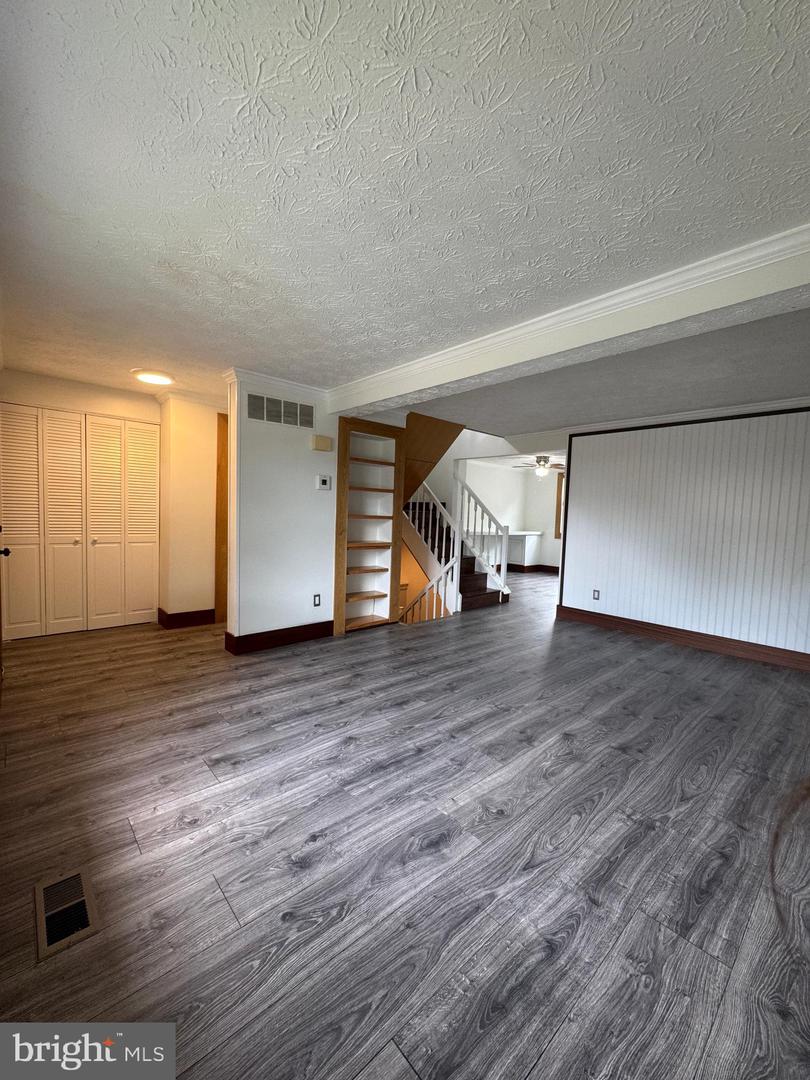 8336 CLAREMONT WOODS DR, ALEXANDRIA, Virginia 22309, 3 Bedrooms Bedrooms, ,2 BathroomsBathrooms,Residential,For sale,8336 CLAREMONT WOODS DR,VAFX2233824 MLS # VAFX2233824