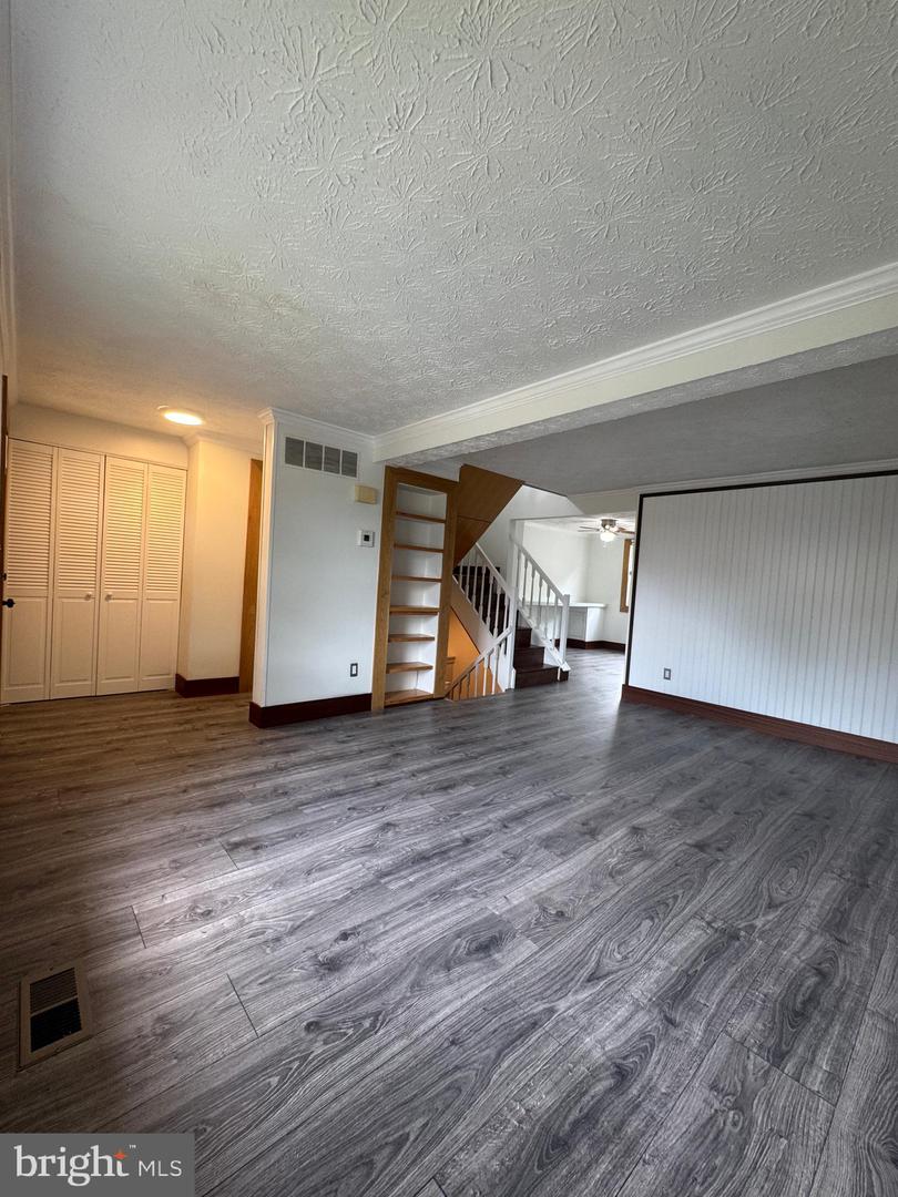 8336 CLAREMONT WOODS DR, ALEXANDRIA, Virginia 22309, 3 Bedrooms Bedrooms, ,2 BathroomsBathrooms,Residential,For sale,8336 CLAREMONT WOODS DR,VAFX2233824 MLS # VAFX2233824