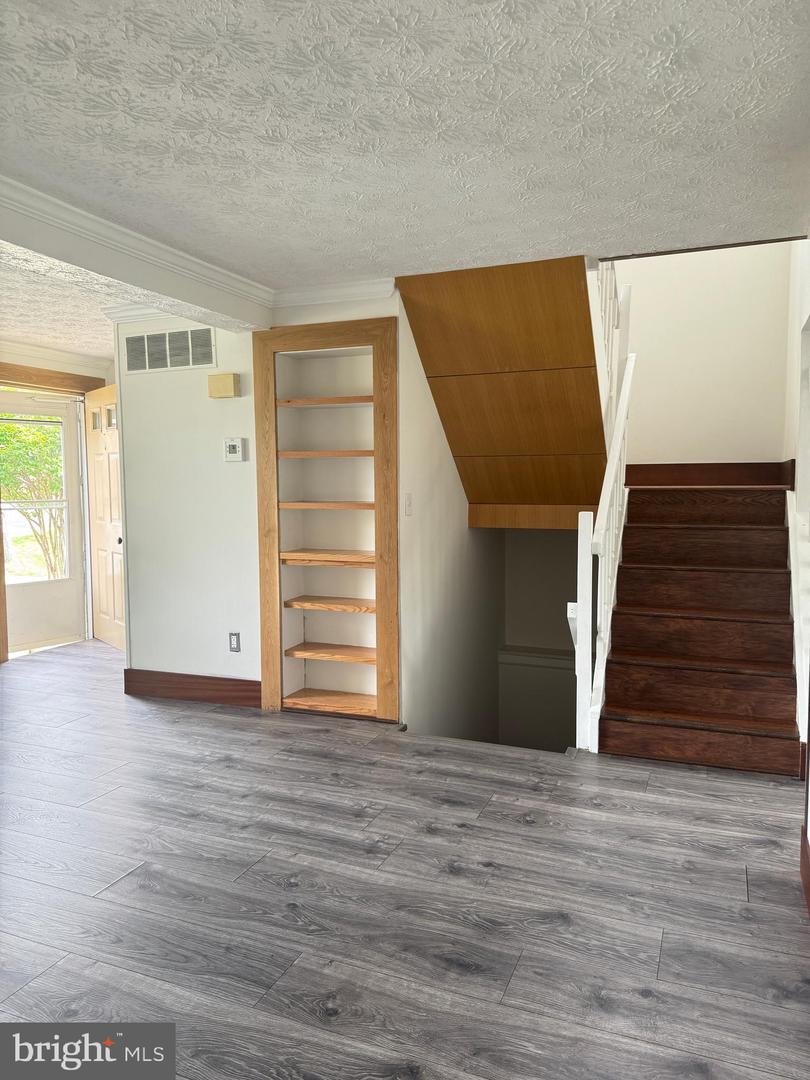 8336 CLAREMONT WOODS DR, ALEXANDRIA, Virginia 22309, 3 Bedrooms Bedrooms, ,2 BathroomsBathrooms,Residential,For sale,8336 CLAREMONT WOODS DR,VAFX2233824 MLS # VAFX2233824