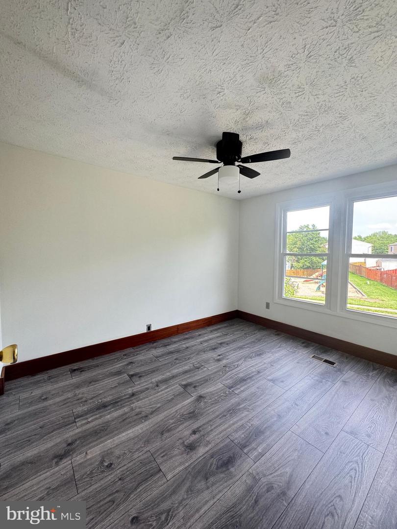 8336 CLAREMONT WOODS DR, ALEXANDRIA, Virginia 22309, 3 Bedrooms Bedrooms, ,2 BathroomsBathrooms,Residential,For sale,8336 CLAREMONT WOODS DR,VAFX2233824 MLS # VAFX2233824
