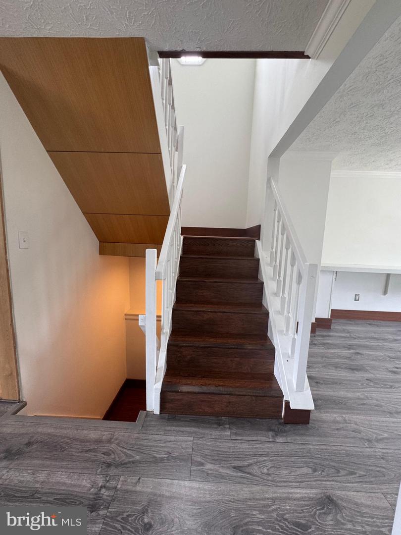 8336 CLAREMONT WOODS DR, ALEXANDRIA, Virginia 22309, 3 Bedrooms Bedrooms, ,2 BathroomsBathrooms,Residential,For sale,8336 CLAREMONT WOODS DR,VAFX2233824 MLS # VAFX2233824
