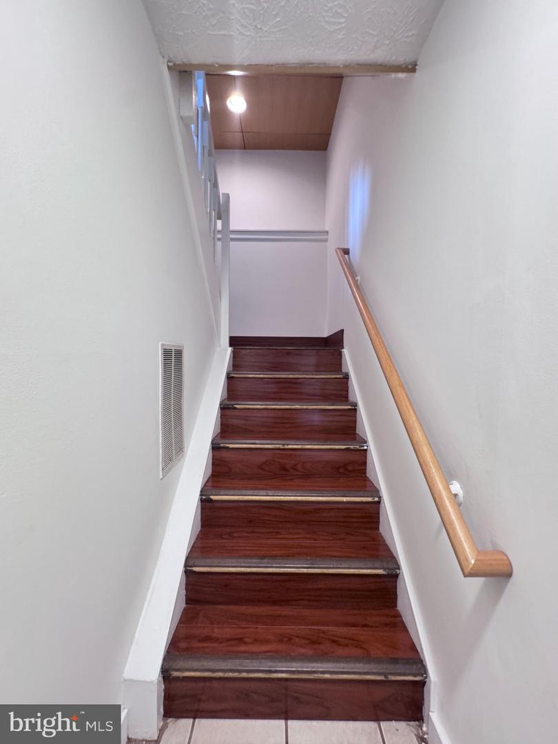 8336 CLAREMONT WOODS DR, ALEXANDRIA, Virginia 22309, 3 Bedrooms Bedrooms, ,2 BathroomsBathrooms,Residential,For sale,8336 CLAREMONT WOODS DR,VAFX2233824 MLS # VAFX2233824