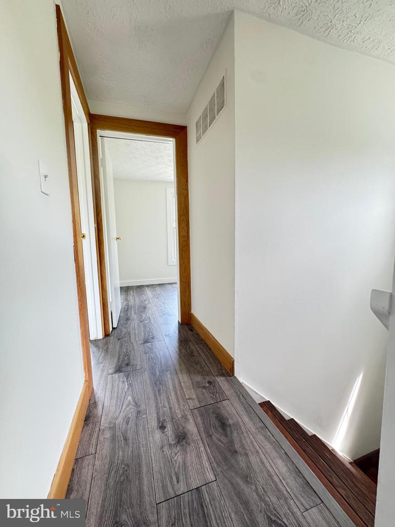 8336 CLAREMONT WOODS DR, ALEXANDRIA, Virginia 22309, 3 Bedrooms Bedrooms, ,2 BathroomsBathrooms,Residential,For sale,8336 CLAREMONT WOODS DR,VAFX2233824 MLS # VAFX2233824