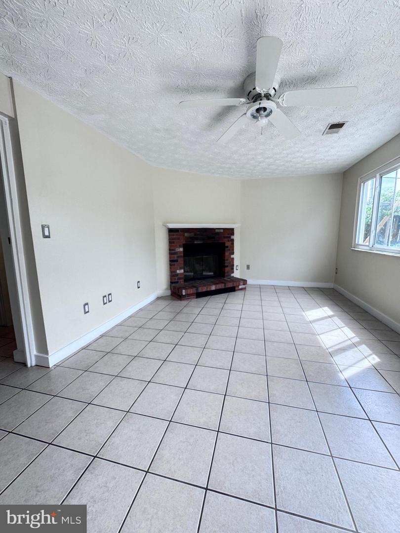 8336 CLAREMONT WOODS DR, ALEXANDRIA, Virginia 22309, 3 Bedrooms Bedrooms, ,2 BathroomsBathrooms,Residential,For sale,8336 CLAREMONT WOODS DR,VAFX2233824 MLS # VAFX2233824