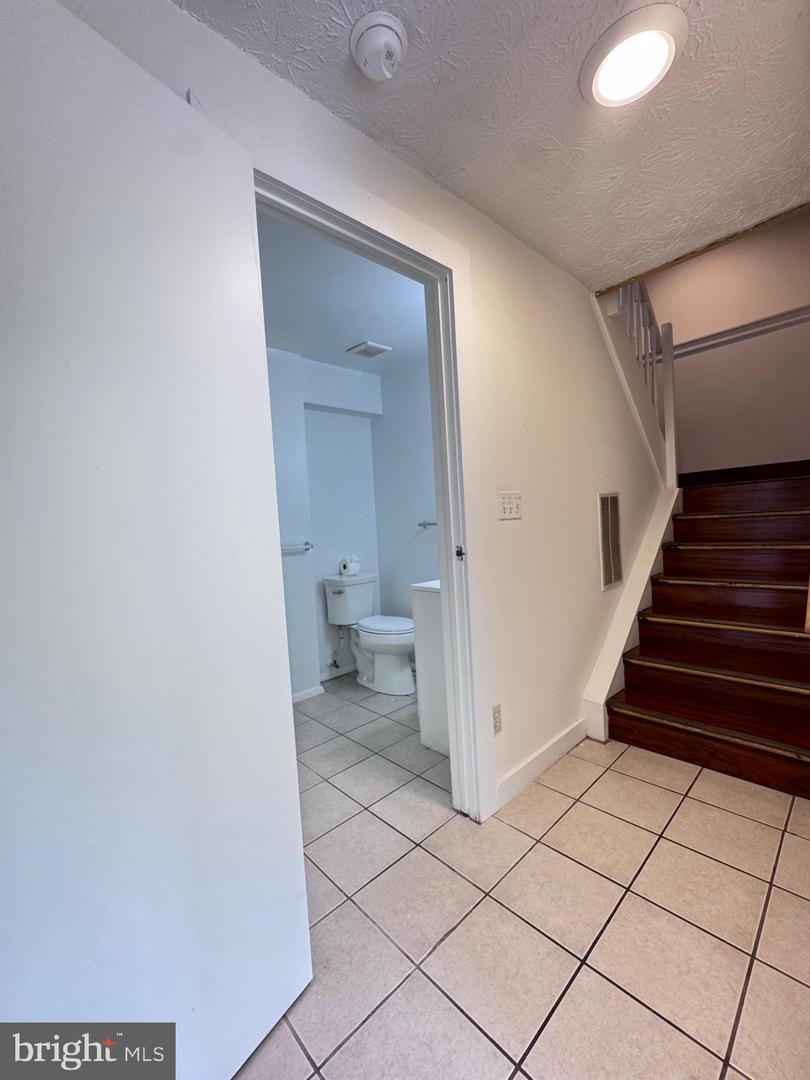 8336 CLAREMONT WOODS DR, ALEXANDRIA, Virginia 22309, 3 Bedrooms Bedrooms, ,2 BathroomsBathrooms,Residential,For sale,8336 CLAREMONT WOODS DR,VAFX2233824 MLS # VAFX2233824