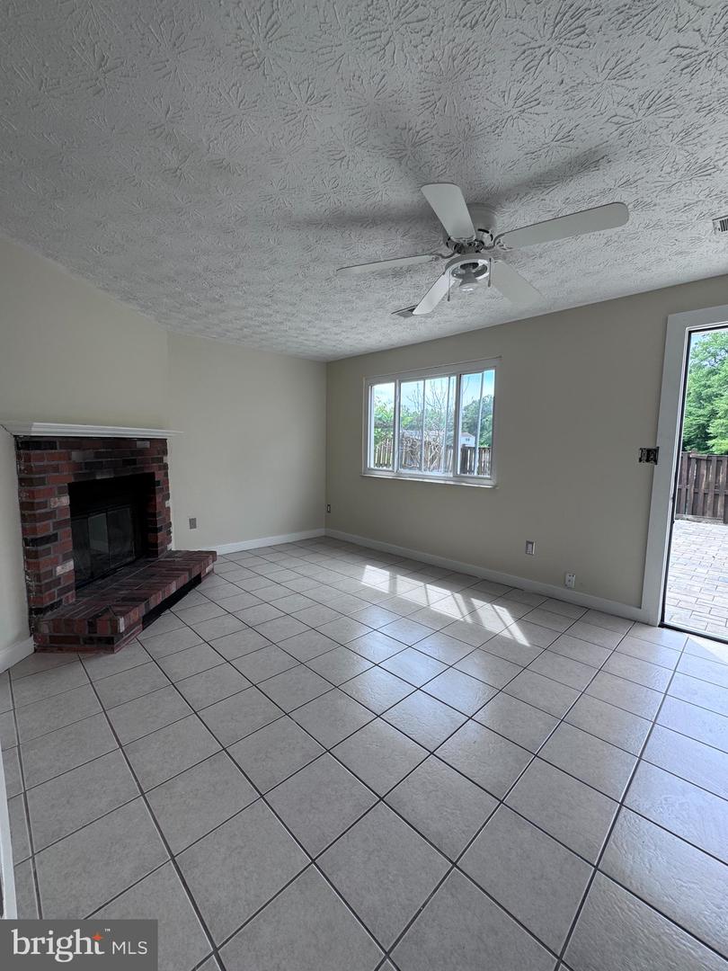 8336 CLAREMONT WOODS DR, ALEXANDRIA, Virginia 22309, 3 Bedrooms Bedrooms, ,2 BathroomsBathrooms,Residential,For sale,8336 CLAREMONT WOODS DR,VAFX2233824 MLS # VAFX2233824