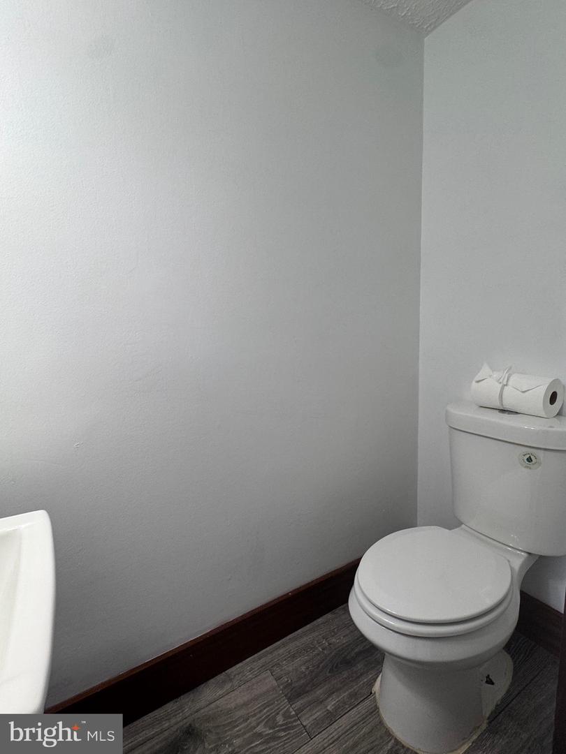 8336 CLAREMONT WOODS DR, ALEXANDRIA, Virginia 22309, 3 Bedrooms Bedrooms, ,2 BathroomsBathrooms,Residential,For sale,8336 CLAREMONT WOODS DR,VAFX2233824 MLS # VAFX2233824