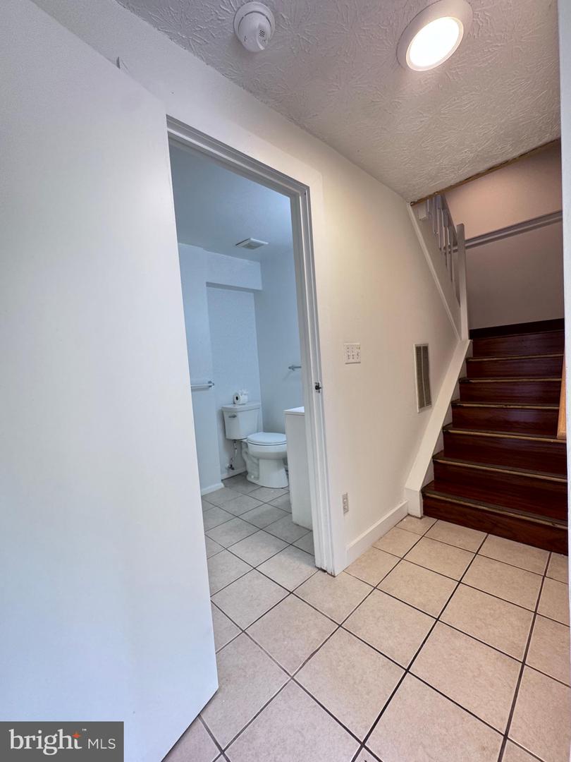 8336 CLAREMONT WOODS DR, ALEXANDRIA, Virginia 22309, 3 Bedrooms Bedrooms, ,2 BathroomsBathrooms,Residential,For sale,8336 CLAREMONT WOODS DR,VAFX2233824 MLS # VAFX2233824