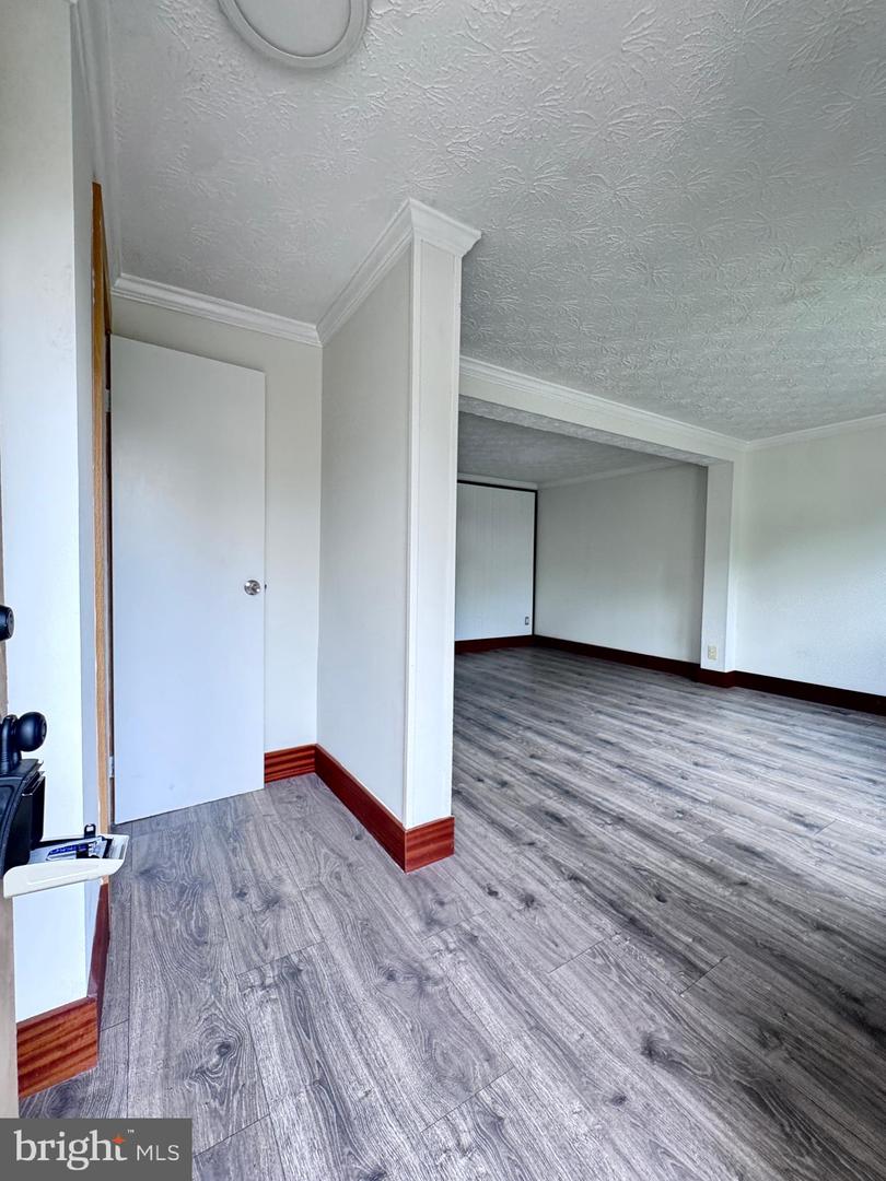 8336 CLAREMONT WOODS DR, ALEXANDRIA, Virginia 22309, 3 Bedrooms Bedrooms, ,2 BathroomsBathrooms,Residential,For sale,8336 CLAREMONT WOODS DR,VAFX2233824 MLS # VAFX2233824