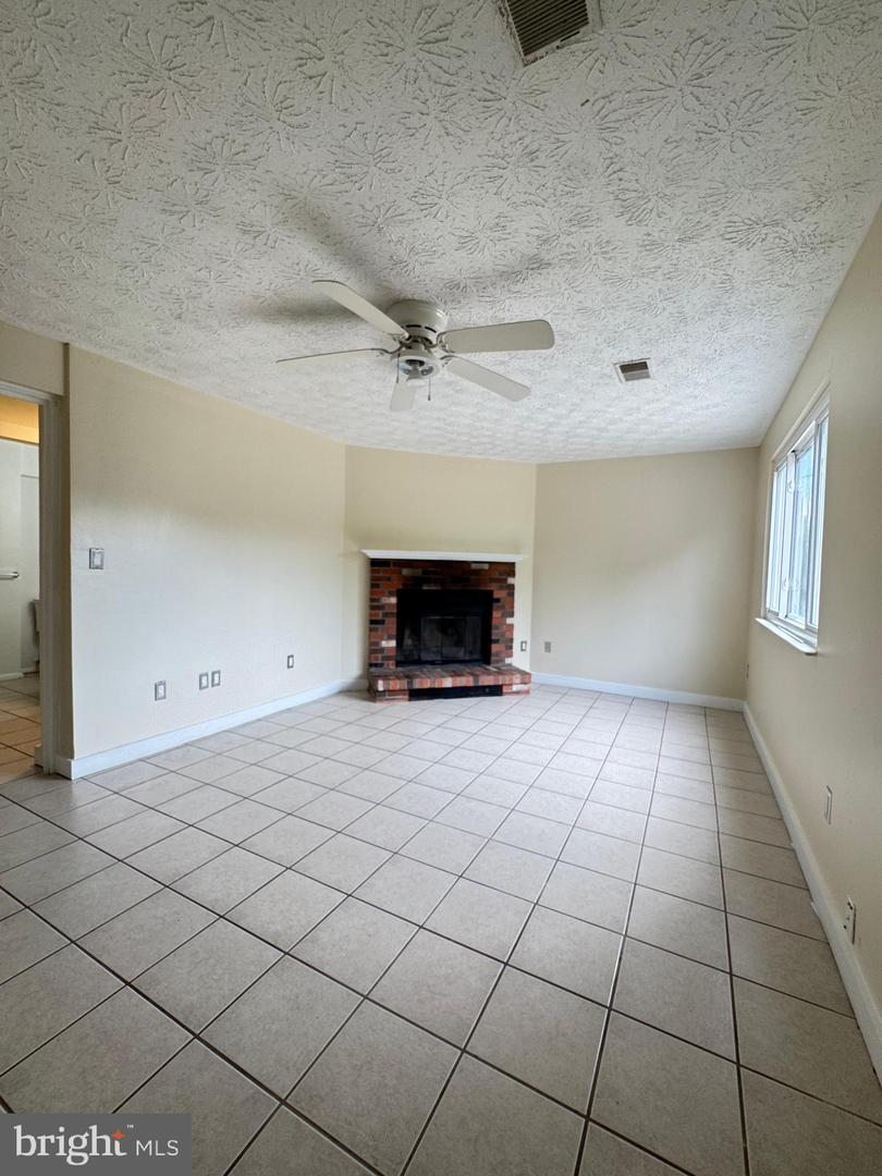 8336 CLAREMONT WOODS DR, ALEXANDRIA, Virginia 22309, 3 Bedrooms Bedrooms, ,2 BathroomsBathrooms,Residential,For sale,8336 CLAREMONT WOODS DR,VAFX2233824 MLS # VAFX2233824