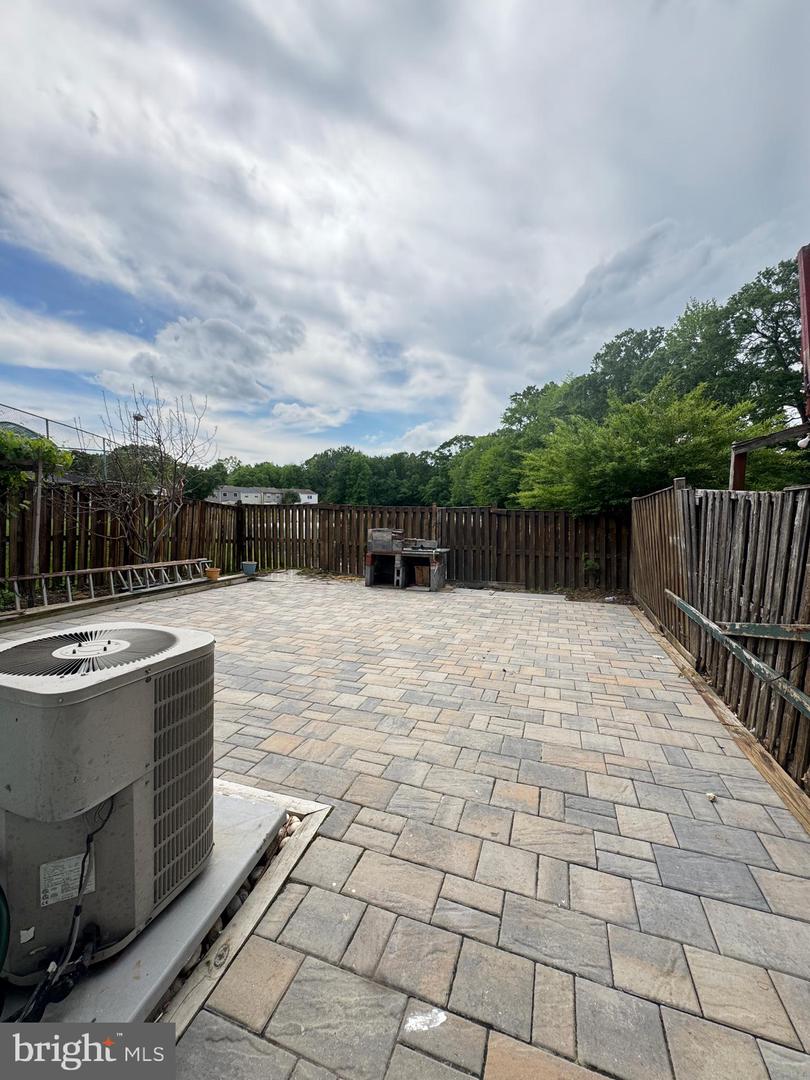 8336 CLAREMONT WOODS DR, ALEXANDRIA, Virginia 22309, 3 Bedrooms Bedrooms, ,2 BathroomsBathrooms,Residential,For sale,8336 CLAREMONT WOODS DR,VAFX2233824 MLS # VAFX2233824