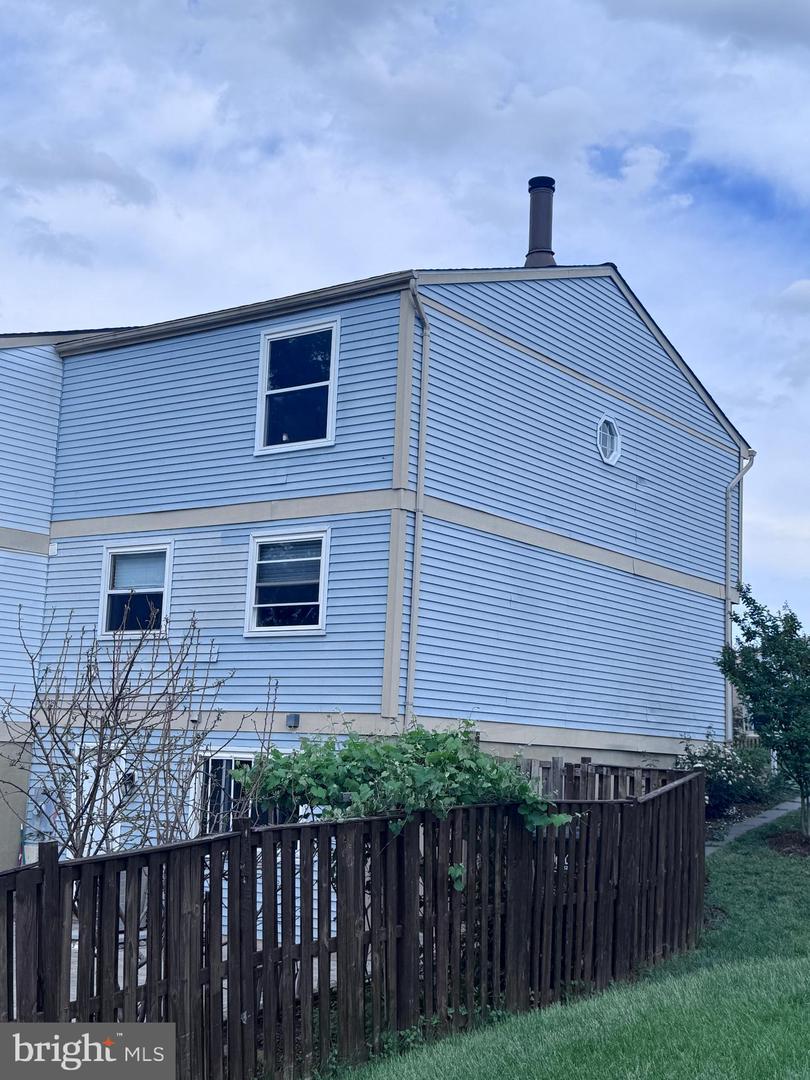 8336 CLAREMONT WOODS DR, ALEXANDRIA, Virginia 22309, 3 Bedrooms Bedrooms, ,2 BathroomsBathrooms,Residential,For sale,8336 CLAREMONT WOODS DR,VAFX2233824 MLS # VAFX2233824