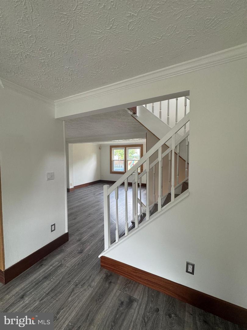 8336 CLAREMONT WOODS DR, ALEXANDRIA, Virginia 22309, 3 Bedrooms Bedrooms, ,2 BathroomsBathrooms,Residential,For sale,8336 CLAREMONT WOODS DR,VAFX2233824 MLS # VAFX2233824