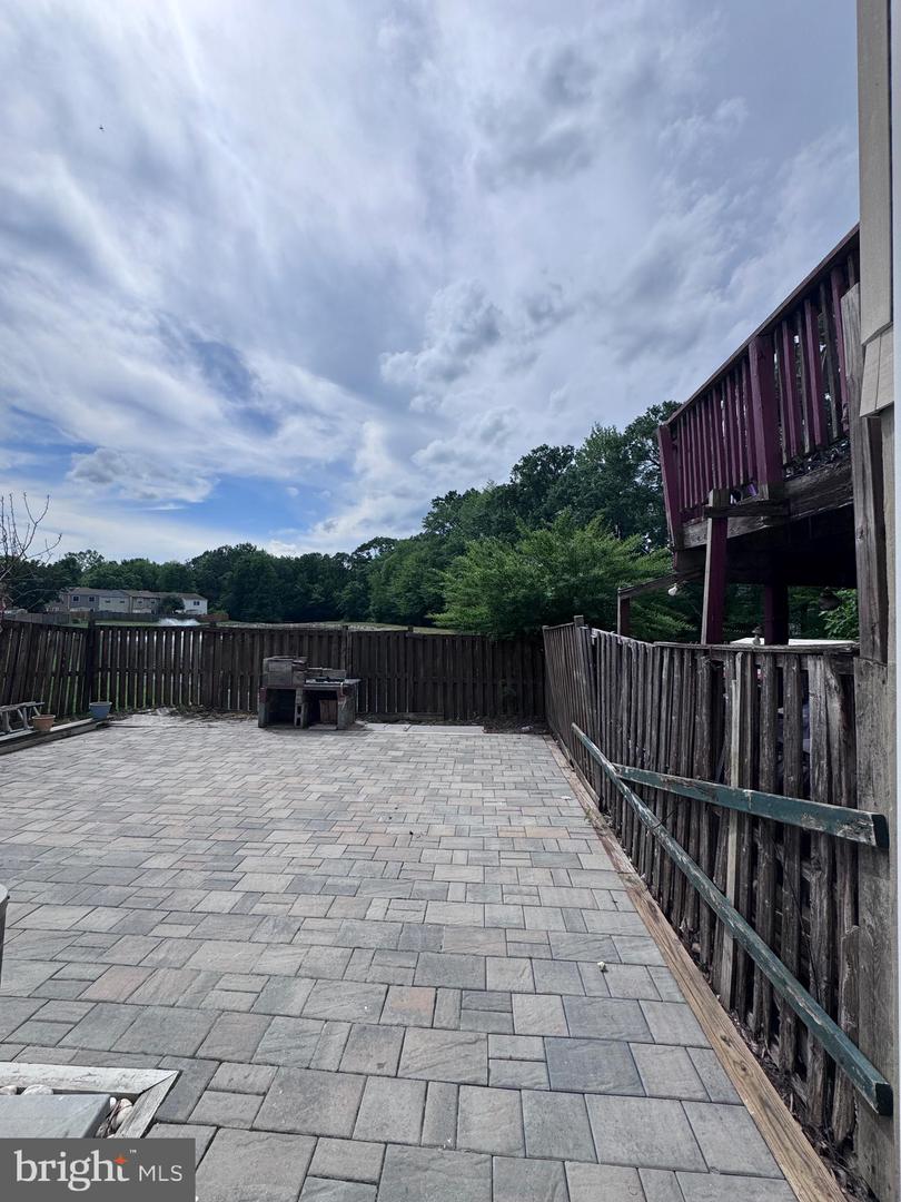 8336 CLAREMONT WOODS DR, ALEXANDRIA, Virginia 22309, 3 Bedrooms Bedrooms, ,2 BathroomsBathrooms,Residential,For sale,8336 CLAREMONT WOODS DR,VAFX2233824 MLS # VAFX2233824