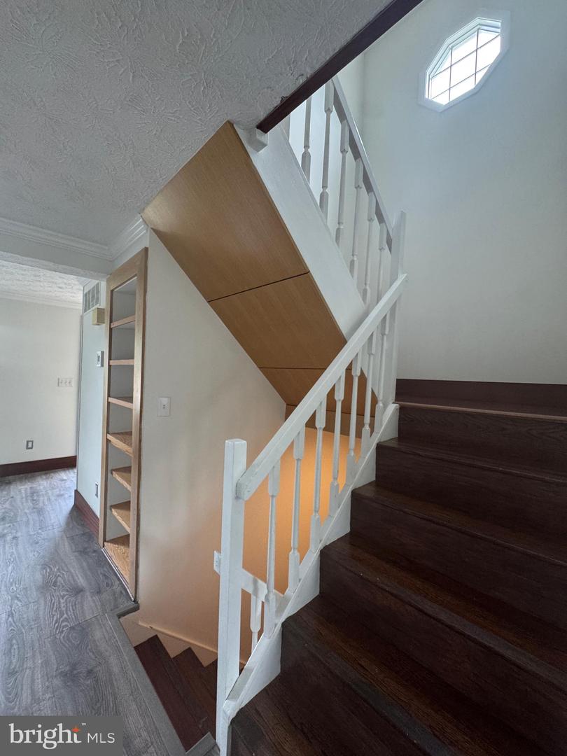 8336 CLAREMONT WOODS DR, ALEXANDRIA, Virginia 22309, 3 Bedrooms Bedrooms, ,2 BathroomsBathrooms,Residential,For sale,8336 CLAREMONT WOODS DR,VAFX2233824 MLS # VAFX2233824