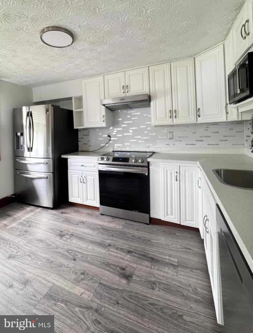 8336 CLAREMONT WOODS DR, ALEXANDRIA, Virginia 22309, 3 Bedrooms Bedrooms, ,2 BathroomsBathrooms,Residential,For sale,8336 CLAREMONT WOODS DR,VAFX2233824 MLS # VAFX2233824