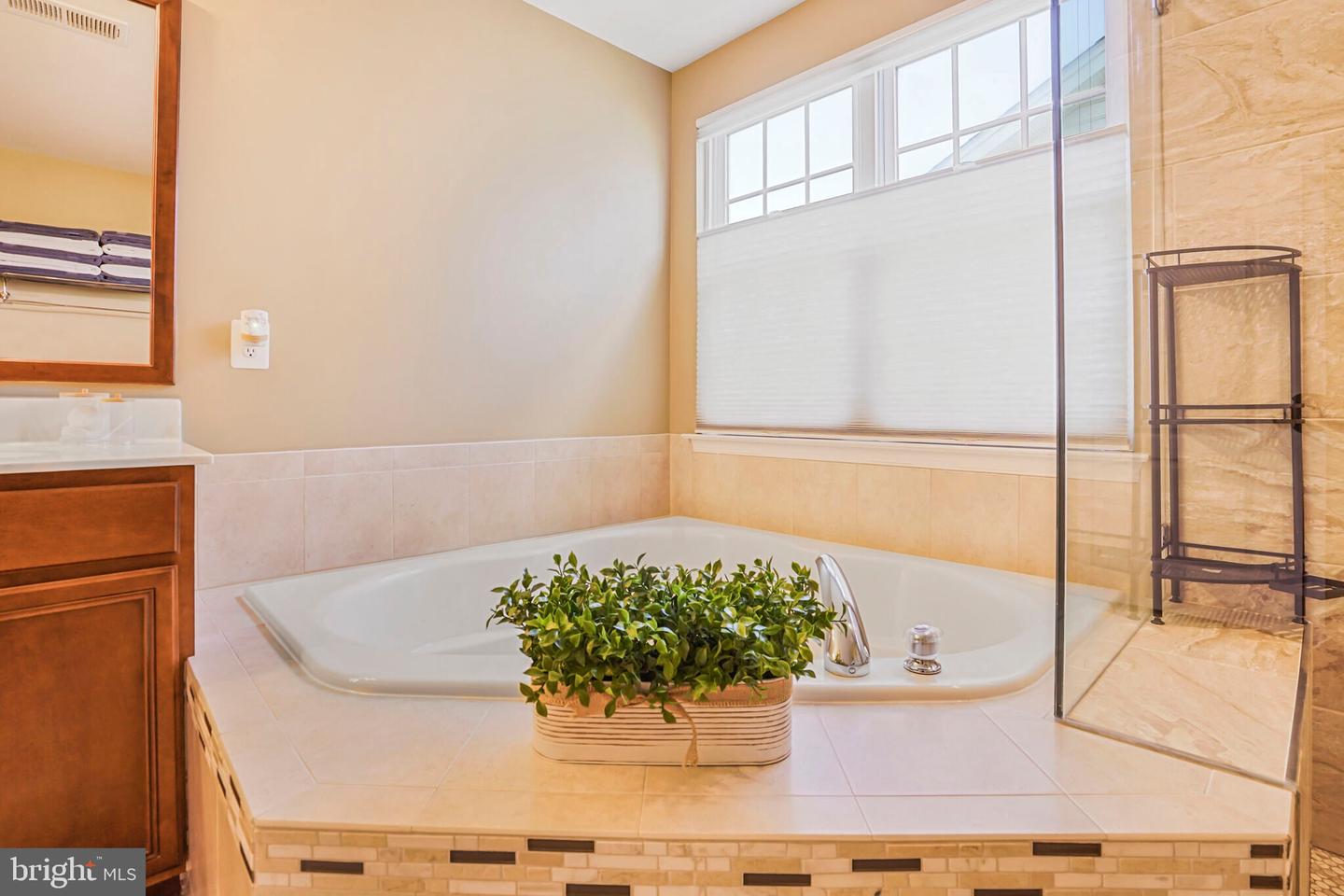 25210 ULYSSES ST, CHANTILLY, Virginia 20152, 5 Bedrooms Bedrooms, ,3 BathroomsBathrooms,Residential,For sale,25210 ULYSSES ST,VALO2093610 MLS # VALO2093610