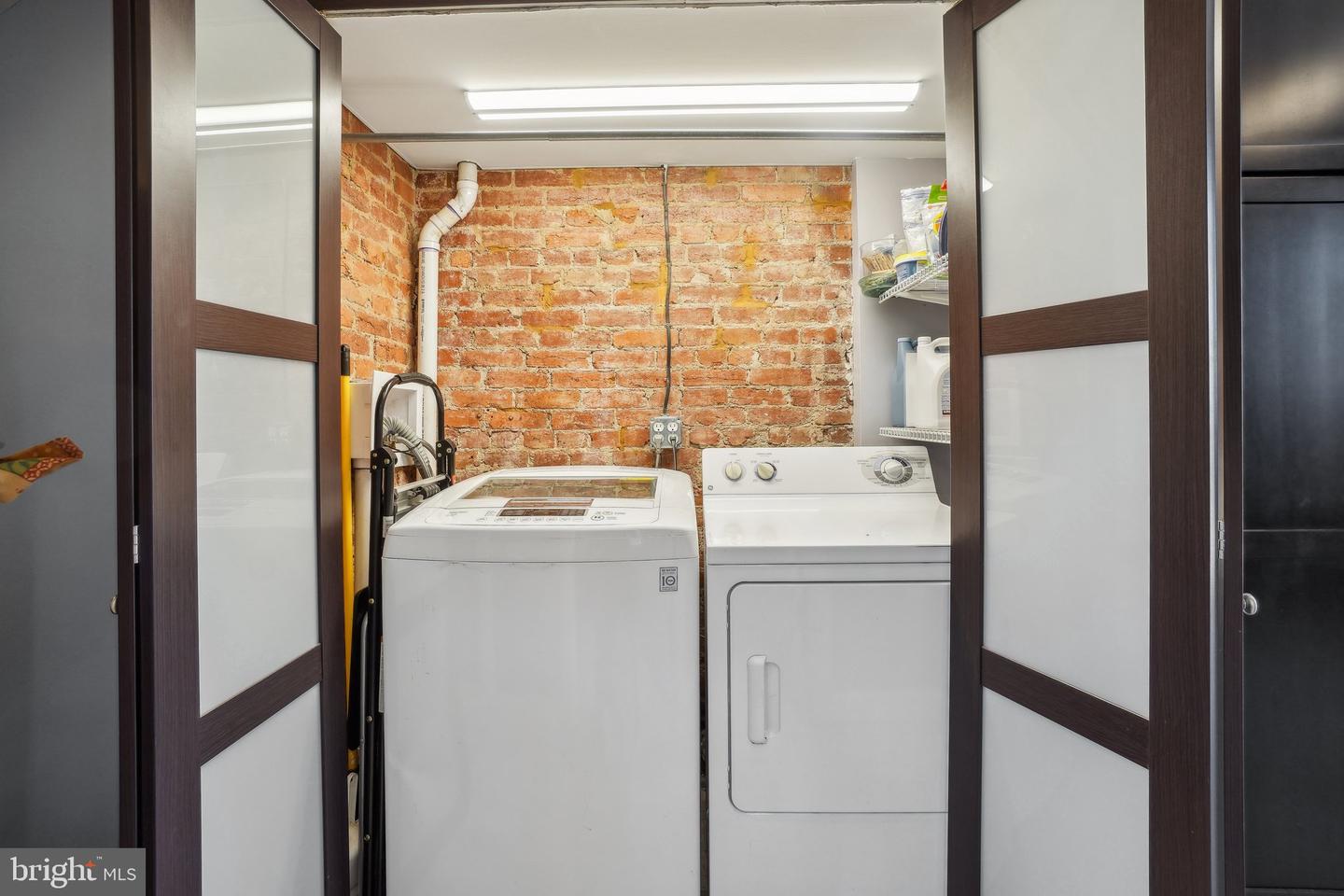 915 WESTMINSTER ST NW, WASHINGTON, District Of Columbia 20001, 3 Bedrooms Bedrooms, 11 Rooms Rooms,2 BathroomsBathrooms,Residential,For sale,915 WESTMINSTER ST NW,DCDC2195414 MLS # DCDC2195414