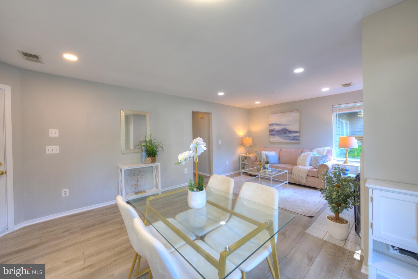 11733 SUMMERCHASE CIR #1733A, RESTON, Virginia 20194, 2 Bedrooms Bedrooms, ,2 BathroomsBathrooms,Residential,For sale,11733 SUMMERCHASE CIR #1733A,VAFX2233992 MLS # VAFX2233992