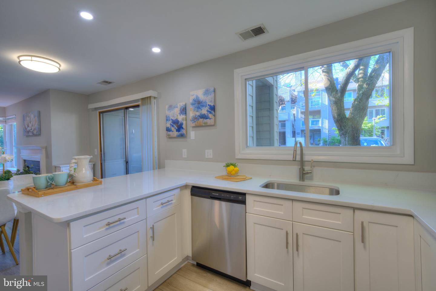 11733 SUMMERCHASE CIR #1733A, RESTON, Virginia 20194, 2 Bedrooms Bedrooms, ,2 BathroomsBathrooms,Residential,For sale,11733 SUMMERCHASE CIR #1733A,VAFX2233992 MLS # VAFX2233992