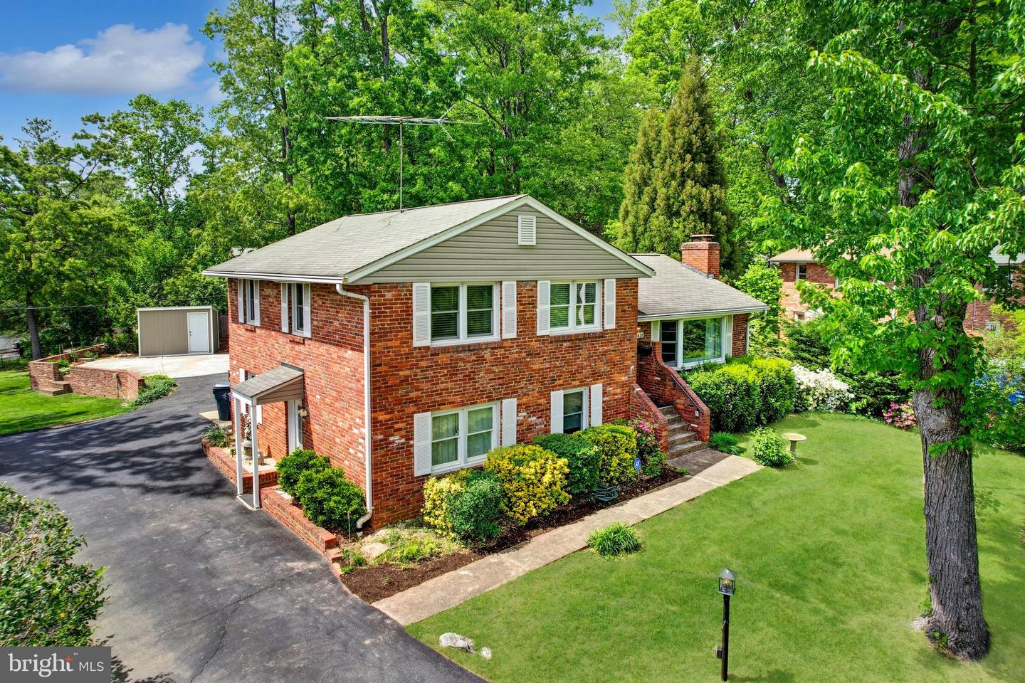 2426 CHESTNUT ST, FALLS CHURCH, Virginia 22043, 6 Bedrooms Bedrooms, ,3 BathroomsBathrooms,Residential,For sale,2426 CHESTNUT ST,VAFX2234112 MLS # VAFX2234112