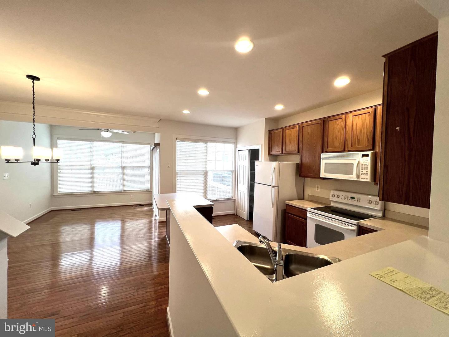 8135 RAINWATER CIR, MANASSAS, Virginia 20111, 3 Bedrooms Bedrooms, ,2 BathroomsBathrooms,Residential,For sale,8135 RAINWATER CIR,VAPW2092028 MLS # VAPW2092028