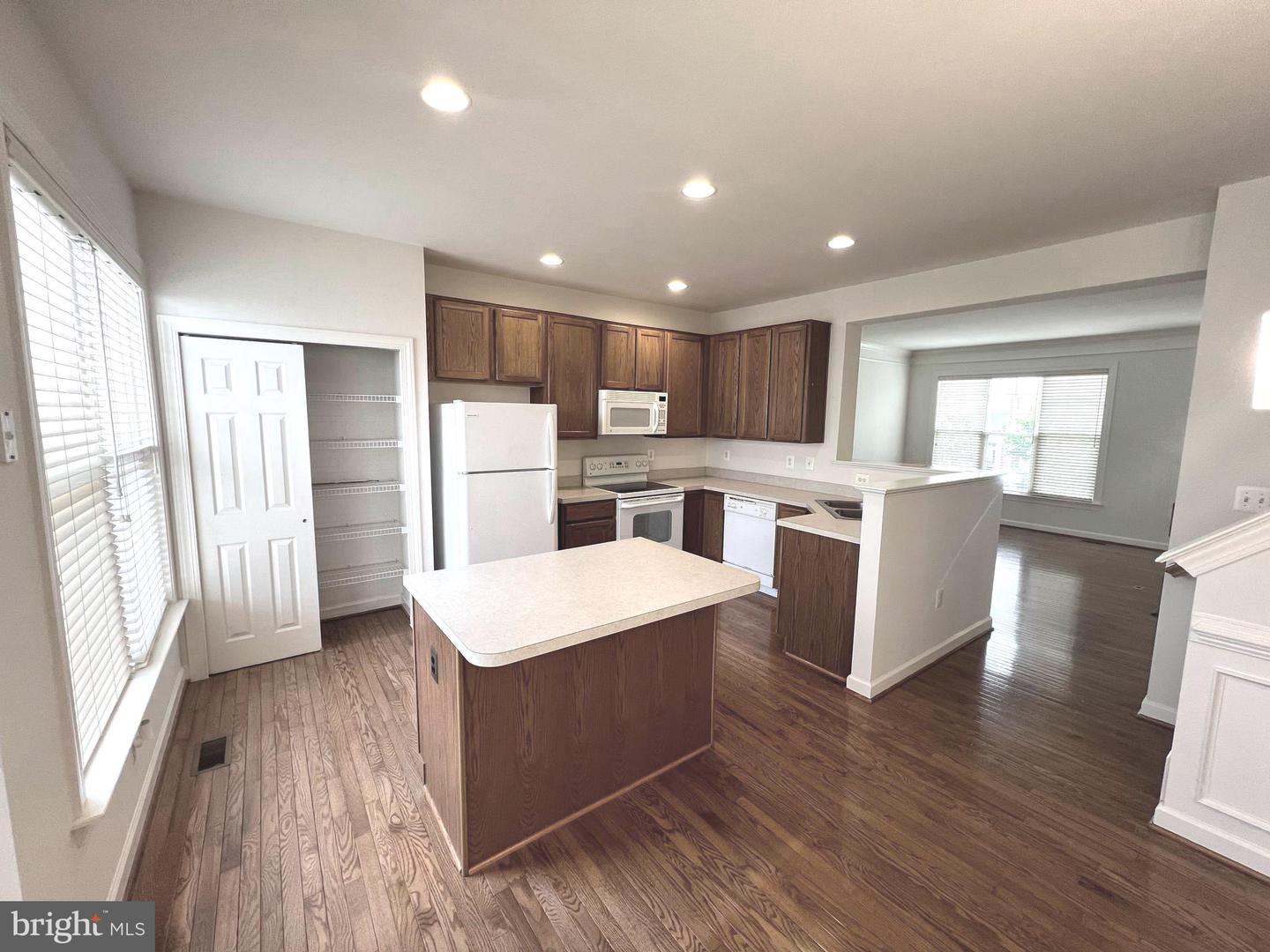8135 RAINWATER CIR, MANASSAS, Virginia 20111, 3 Bedrooms Bedrooms, ,2 BathroomsBathrooms,Residential,For sale,8135 RAINWATER CIR,VAPW2092028 MLS # VAPW2092028