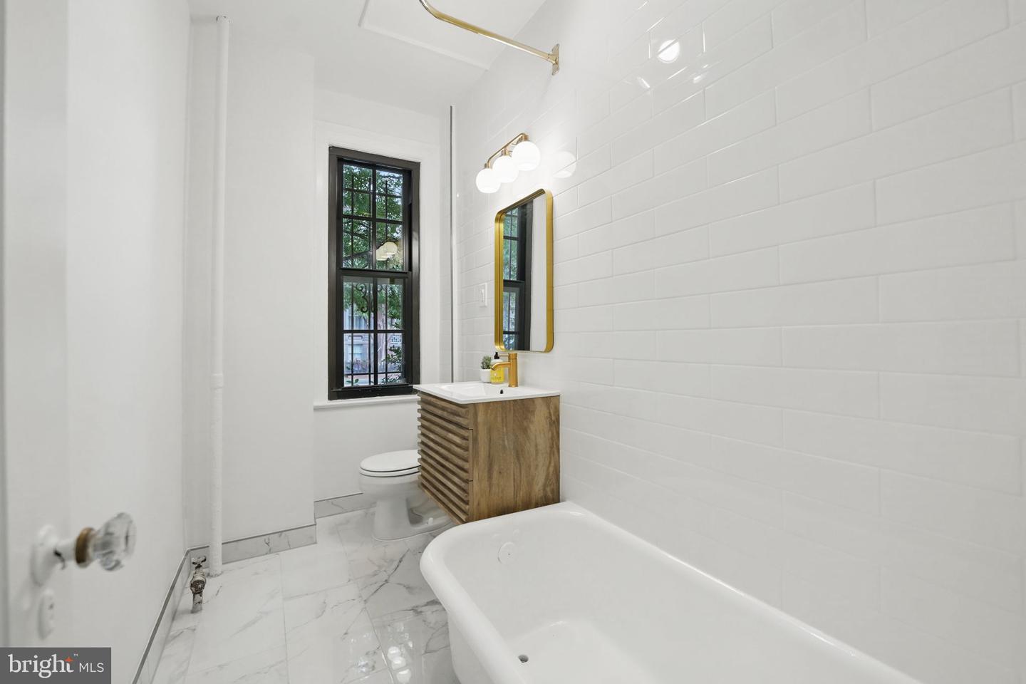 1101 L ST NW #103, WASHINGTON, District Of Columbia 20005, 1 Bedroom Bedrooms, ,1 BathroomBathrooms,Residential,For sale,1101 L ST NW #103,DCDC2195622 MLS # DCDC2195622