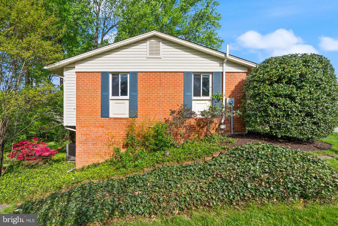 5202 FARADAY CT, FAIRFAX, Virginia 22032, 4 Bedrooms Bedrooms, ,3 BathroomsBathrooms,Residential,For sale,5202 FARADAY CT,VAFX2234374 MLS # VAFX2234374