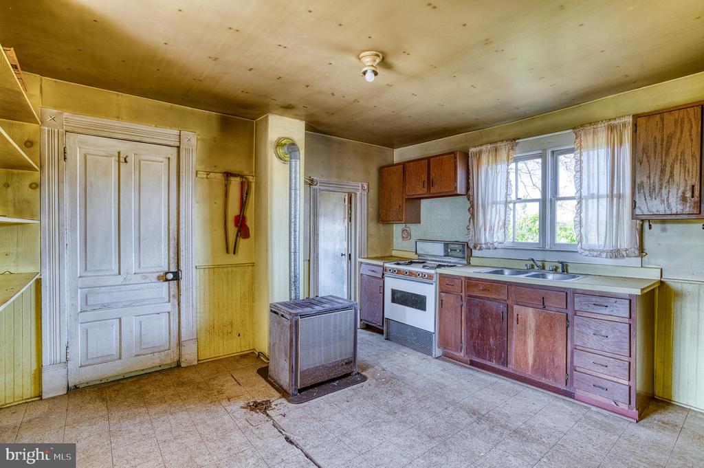 10080 MOUNTAIN RUN LAKE RD, CULPEPER, Virginia 22701, 4 Bedrooms Bedrooms, ,1 BathroomBathrooms,Residential,10080 MOUNTAIN RUN LAKE RD,VACU2010318 MLS # VACU2010318