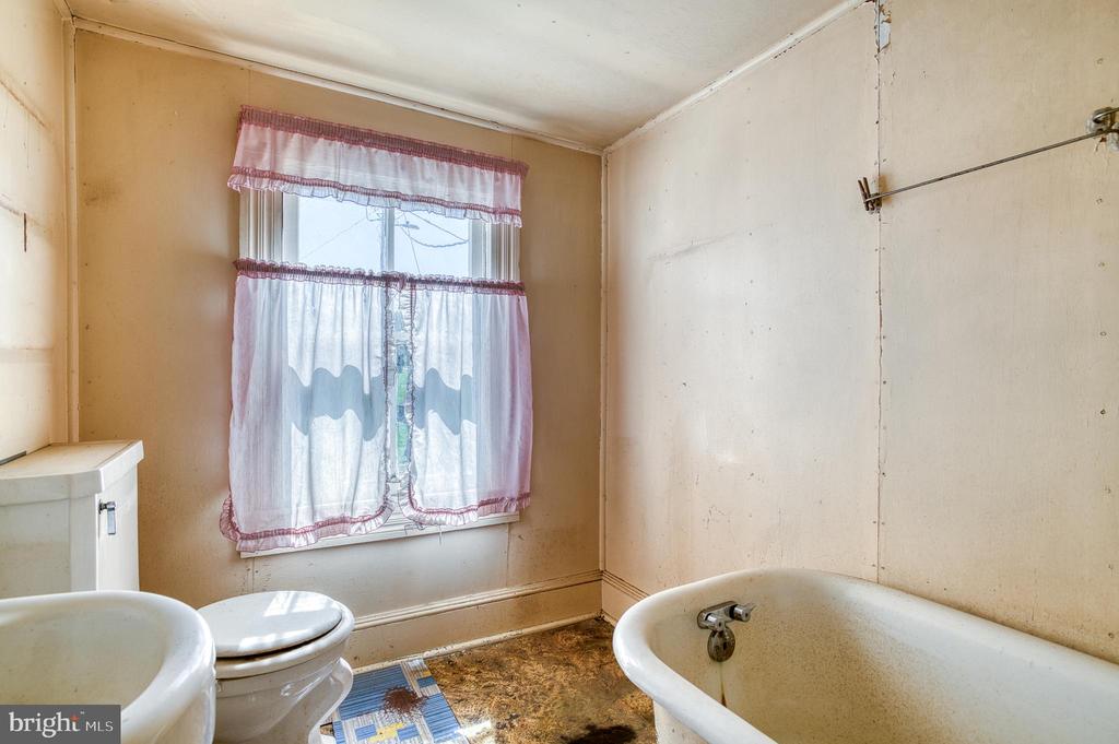 10080 MOUNTAIN RUN LAKE RD, CULPEPER, Virginia 22701, 4 Bedrooms Bedrooms, ,1 BathroomBathrooms,Residential,10080 MOUNTAIN RUN LAKE RD,VACU2010318 MLS # VACU2010318