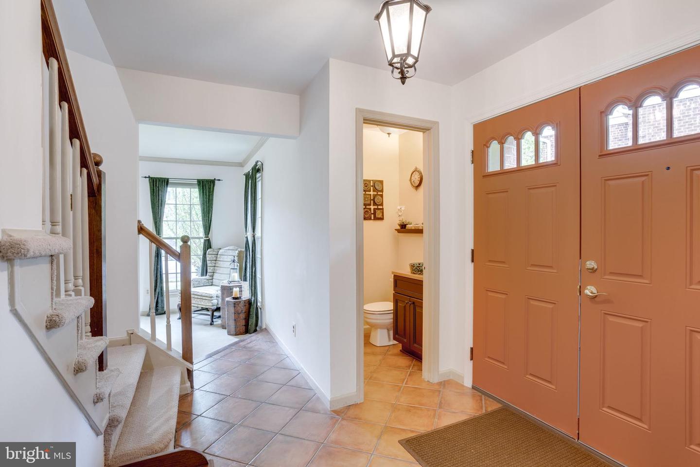 5182 KIMSCOTT CT, ANNANDALE, Virginia 22003, 3 Bedrooms Bedrooms, ,3 BathroomsBathrooms,Residential,For sale,5182 KIMSCOTT CT,VAFX2233914 MLS # VAFX2233914