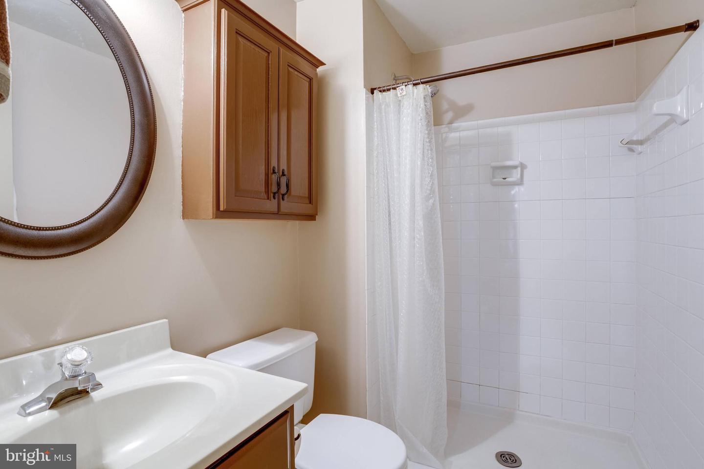 5182 KIMSCOTT CT, ANNANDALE, Virginia 22003, 3 Bedrooms Bedrooms, ,3 BathroomsBathrooms,Residential,For sale,5182 KIMSCOTT CT,VAFX2233914 MLS # VAFX2233914
