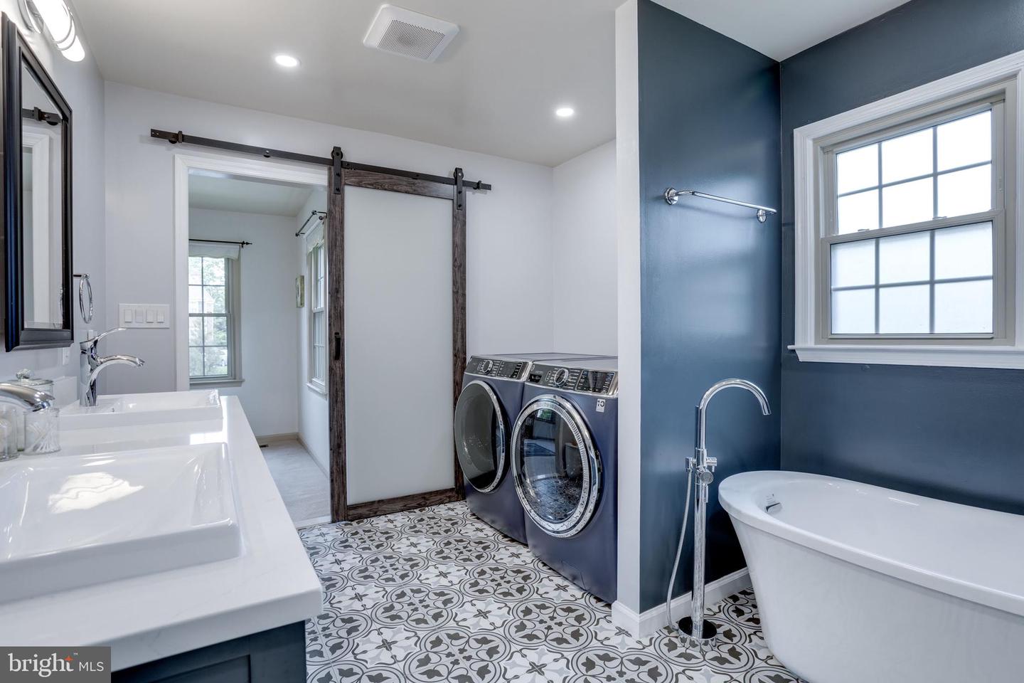 5182 KIMSCOTT CT, ANNANDALE, Virginia 22003, 3 Bedrooms Bedrooms, ,3 BathroomsBathrooms,Residential,For sale,5182 KIMSCOTT CT,VAFX2233914 MLS # VAFX2233914