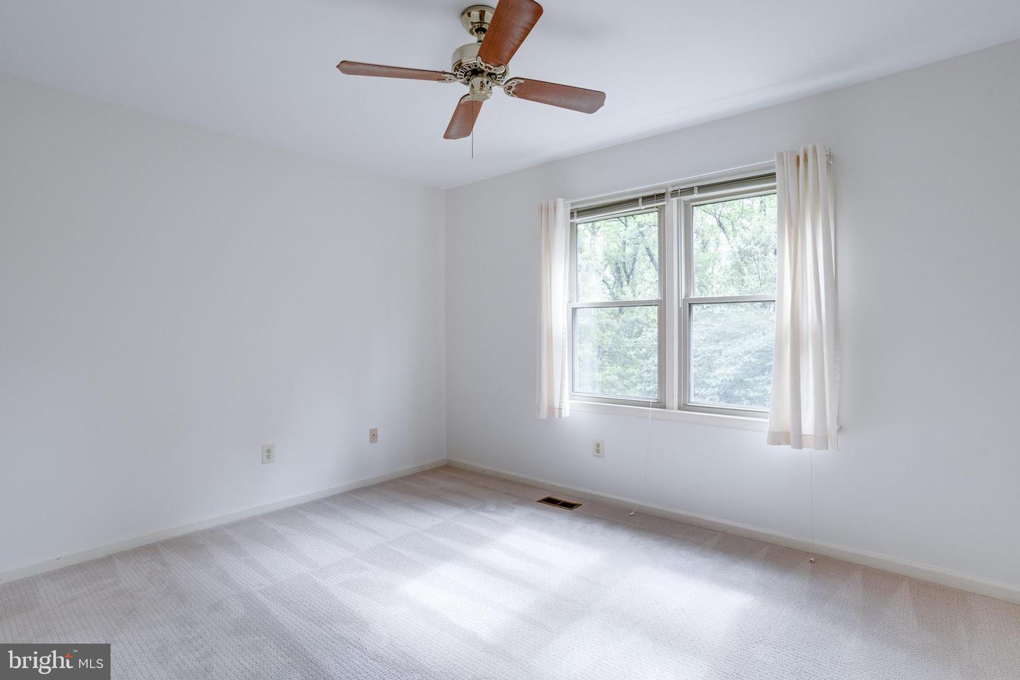 5182 KIMSCOTT CT, ANNANDALE, Virginia 22003, 3 Bedrooms Bedrooms, ,3 BathroomsBathrooms,Residential,For sale,5182 KIMSCOTT CT,VAFX2233914 MLS # VAFX2233914